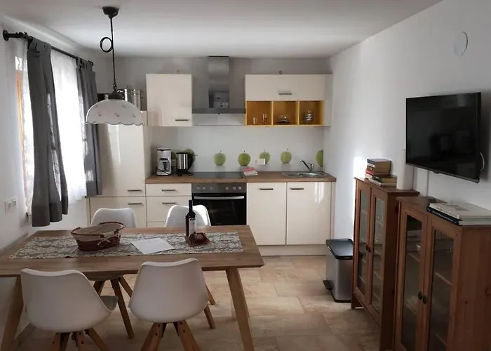 Julia & Maria * הופגרטן אים בריקסנטל